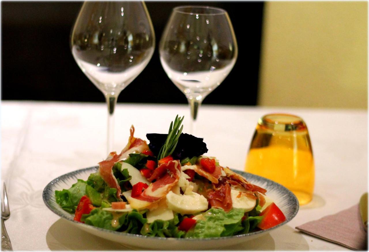 Logis Hotel Restaurant & Pizzeria Vuillot Cuiseaux Ngoại thất bức ảnh
